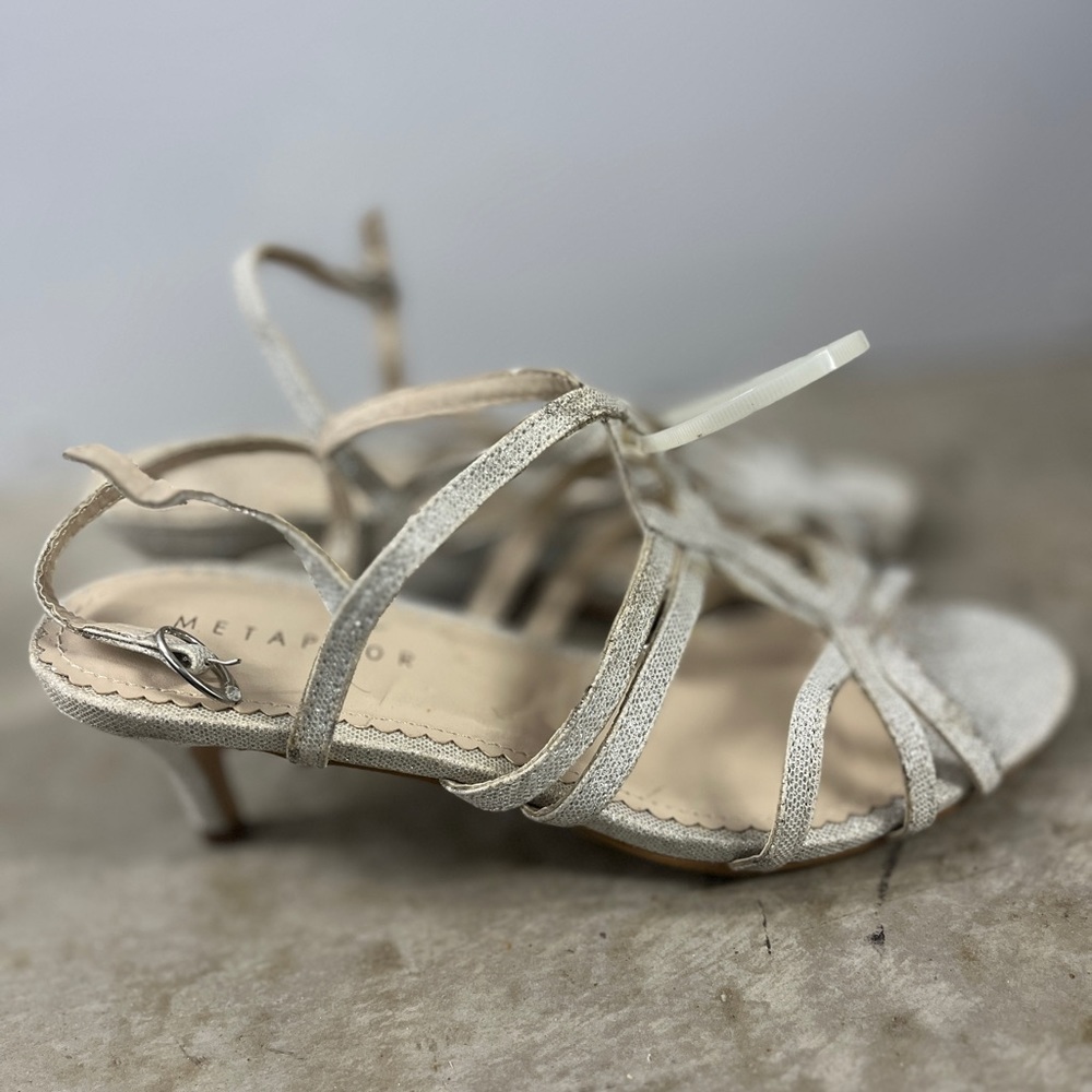 Metaphor Heels - Picture 2 of 3